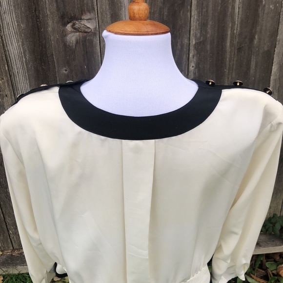 Vintage Pleated Josephine Blouse with Gold-rimmed Shiny Black Buttons!! Size 24W - Picture 8 of 11